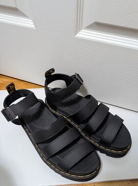 NEW NWOB Dr. Martens Blaire sandals Black size 7 Platform Chunky
